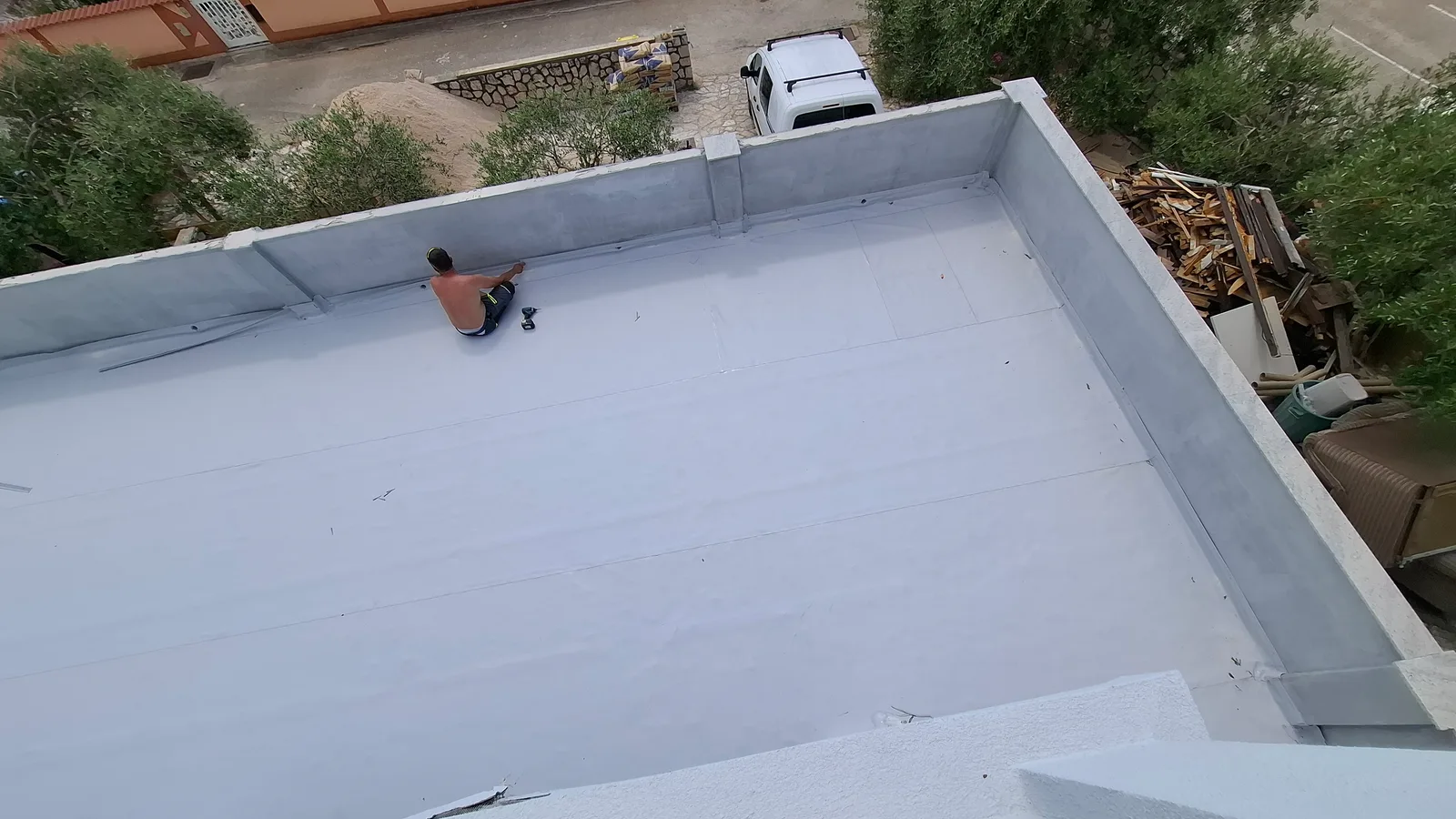 Postavljanje Sikaplan G15 PVC membrane na ravnom krovu · Vitus Gradnja